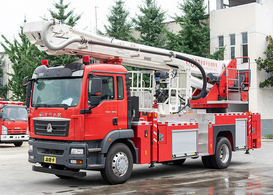 트럭과 싸우는 시노트루크 SITRAK 32m 구조 공기 플랫폼 화재
