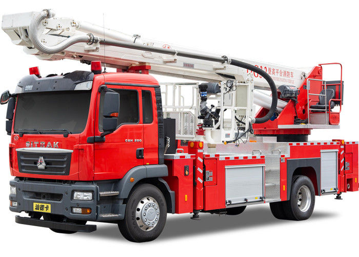 트럭과 싸우는 시노트루크 SITRAK 32m 구조 공기 플랫폼 화재